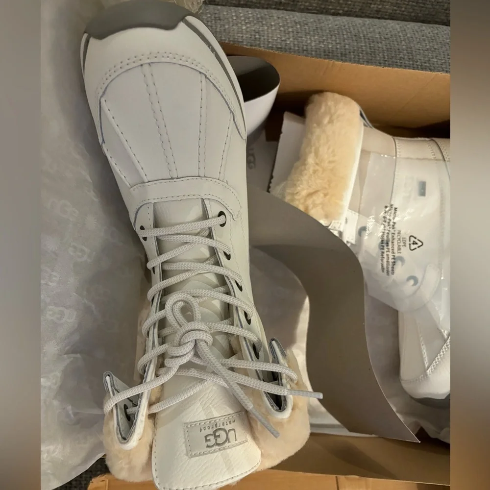 Brand New UGG Adirondack III Winter Boots – White, Size 8.5 - Picture 6 of 14